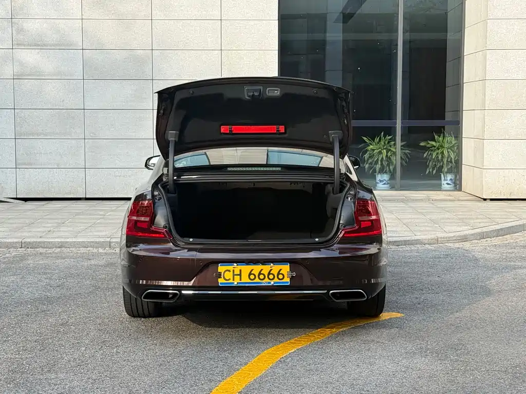 Volvo S90 — миниатюра 17