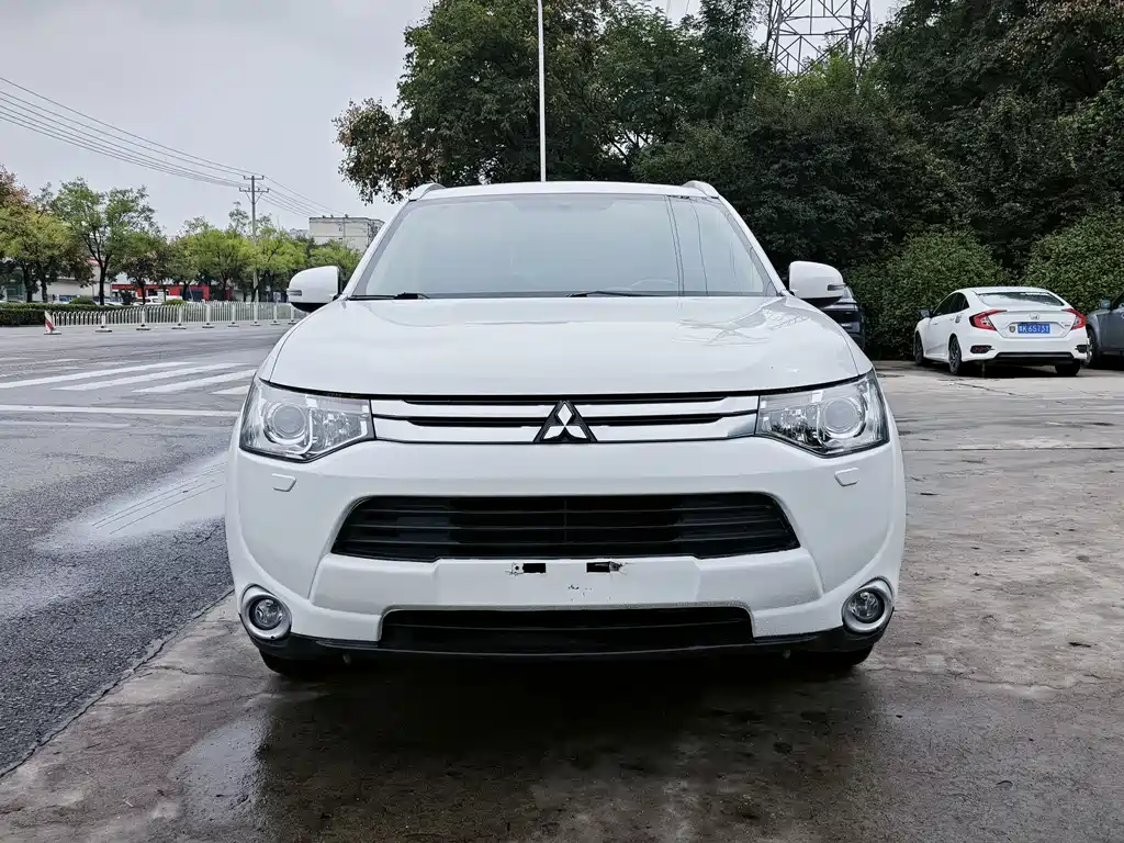 Mitsubishi Outlander (Import) — миниатюра 3