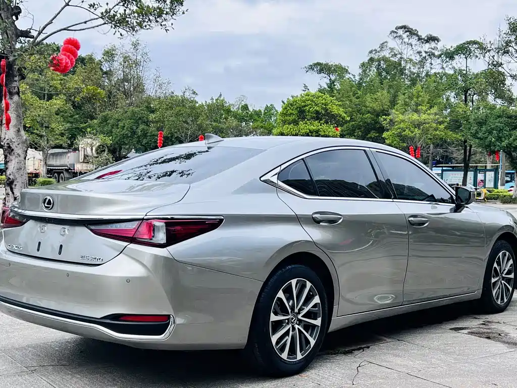 Lexus ES — миниатюра 5