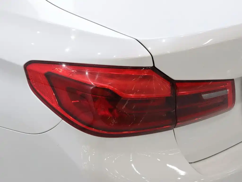 BMW 5 Series — миниатюра 19