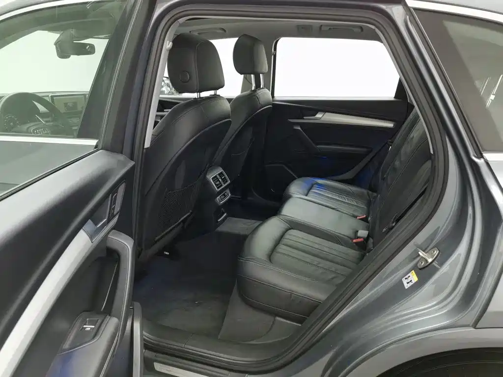 Audi Q5L — миниатюра 15