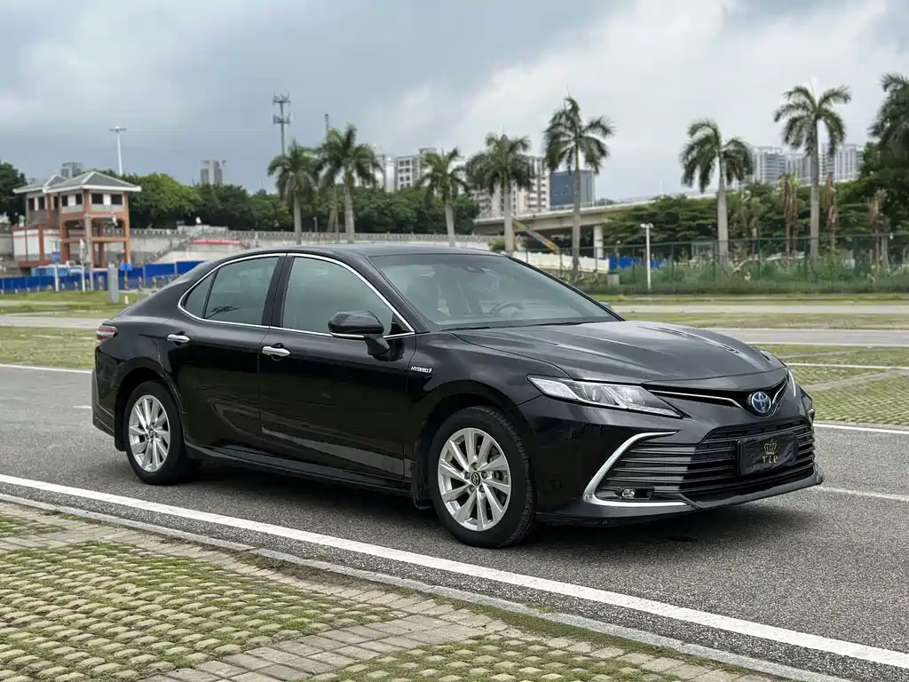 Toyota Camry — миниатюра 5