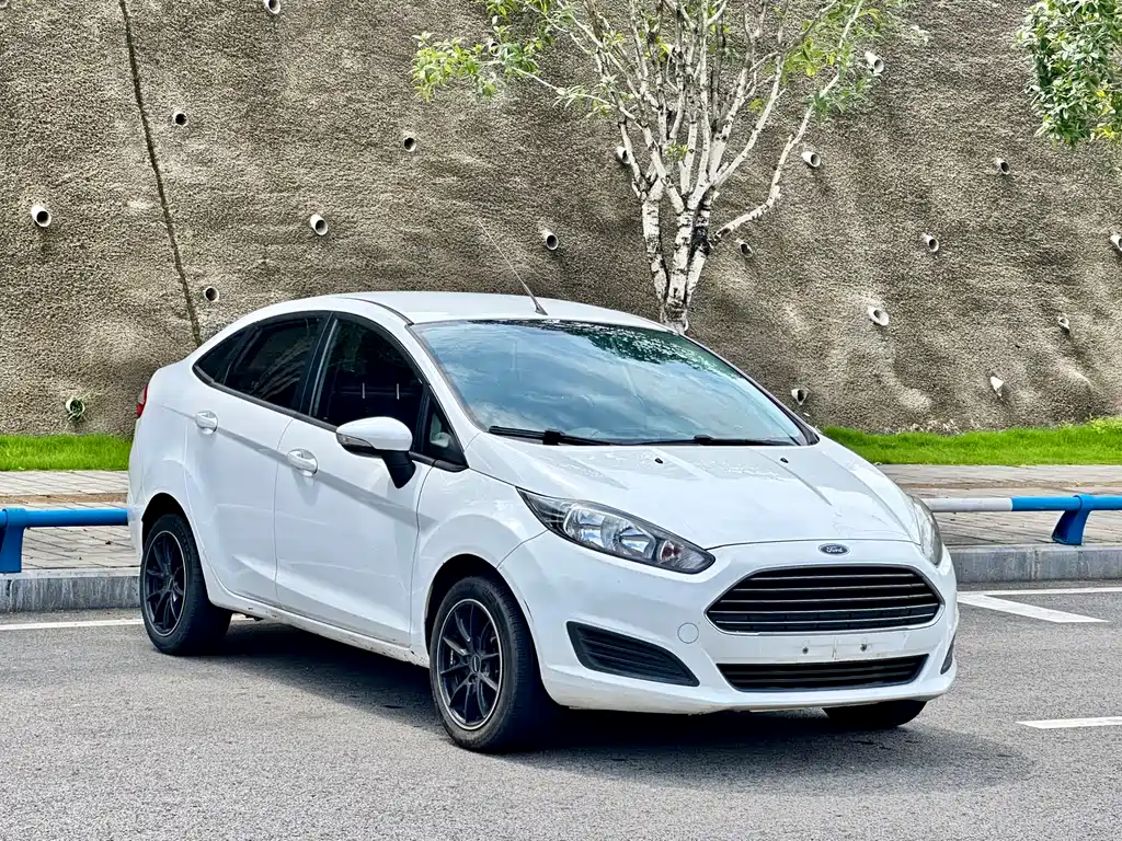 Ford Fiesta 2013 1.5L MT