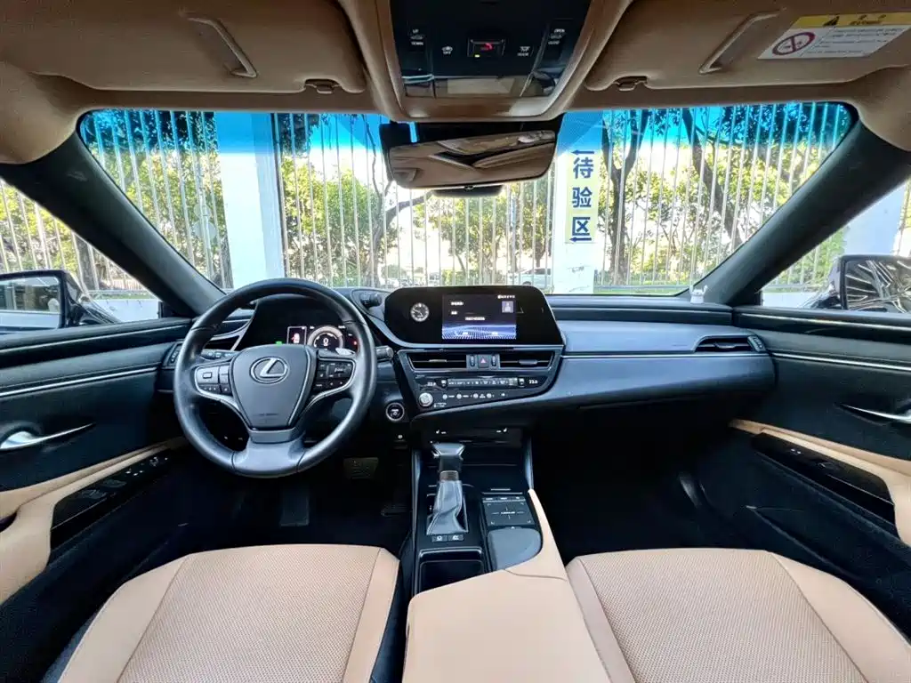 LEXUS  ES