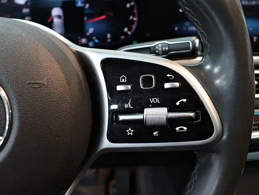 Mercedes-Benz GLE — миниатюра 16
