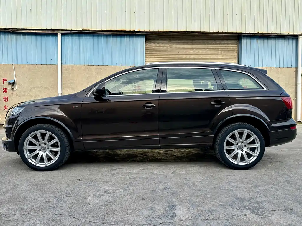 Audi Q7 2011 3.0 TFSI (200kW