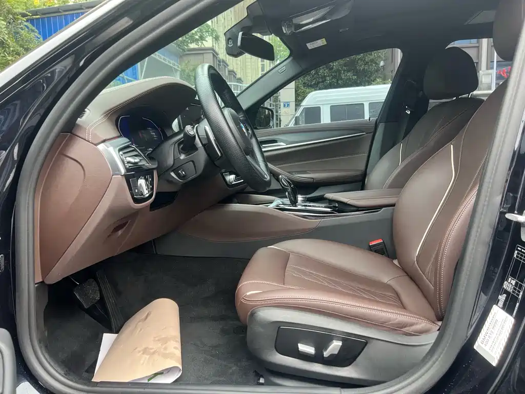 BMW 5 Series — миниатюра 4