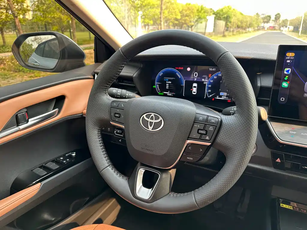 Toyota Camry — миниатюра 10