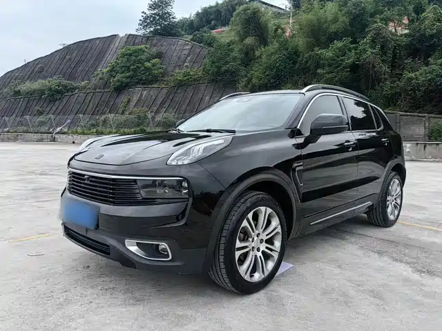 2020 Lynk & Co 01