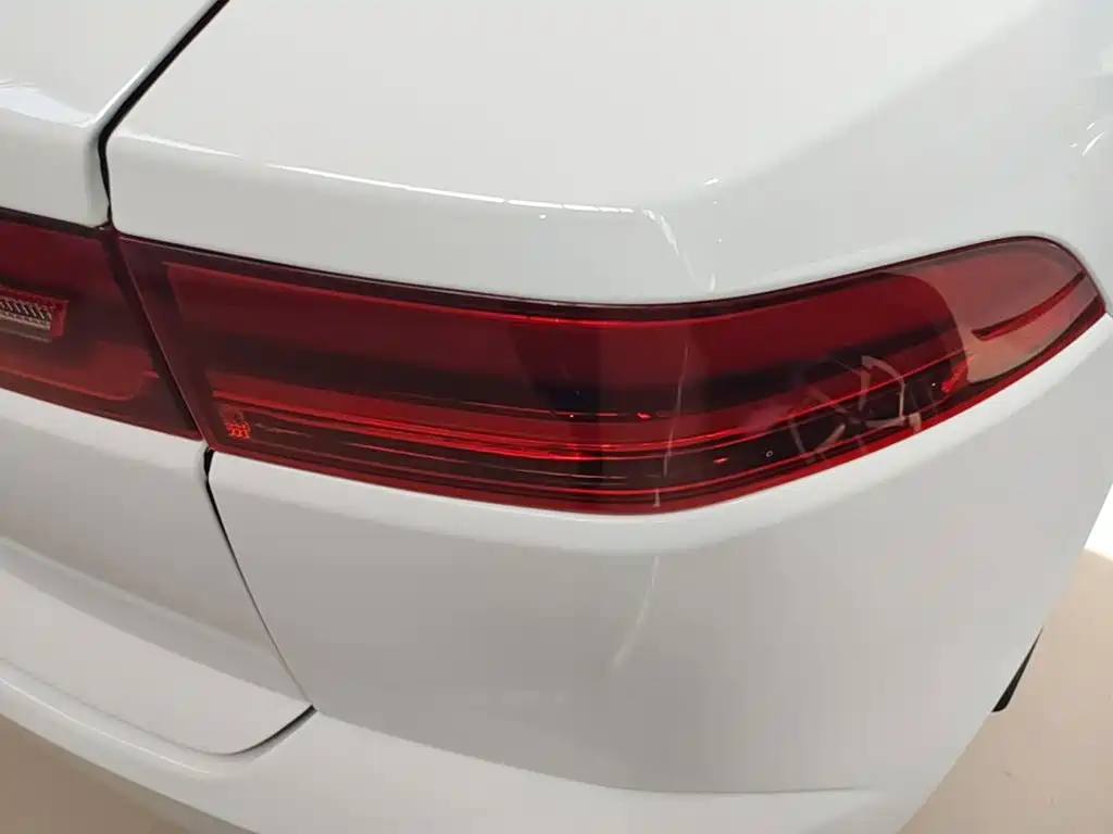 Jaguar E-PACE — миниатюра 8