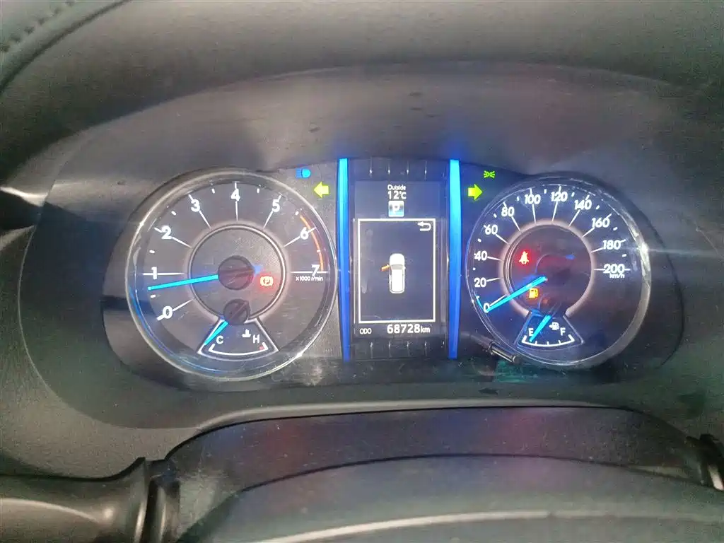 Toyota Fortuner — миниатюра 12