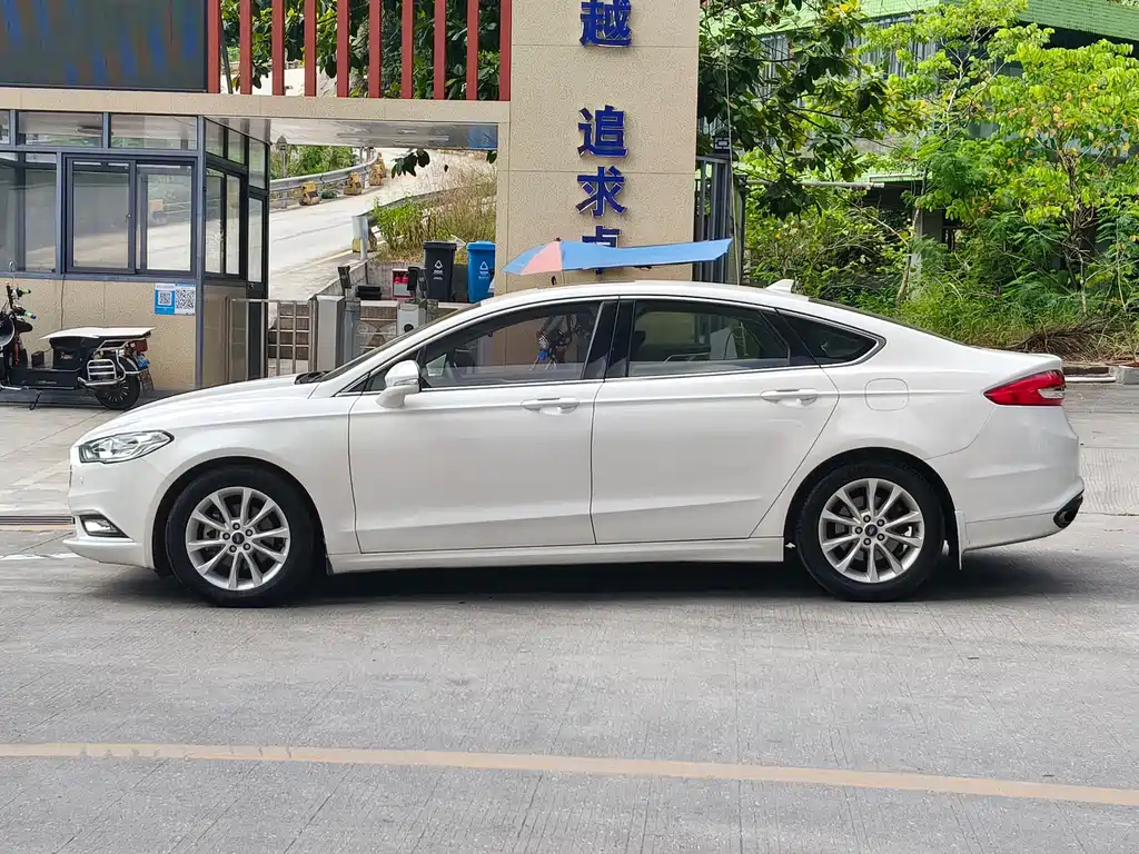 Ford Mondeo — миниатюра 7