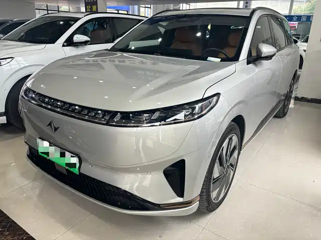 DONGFENG EΠ008 2025