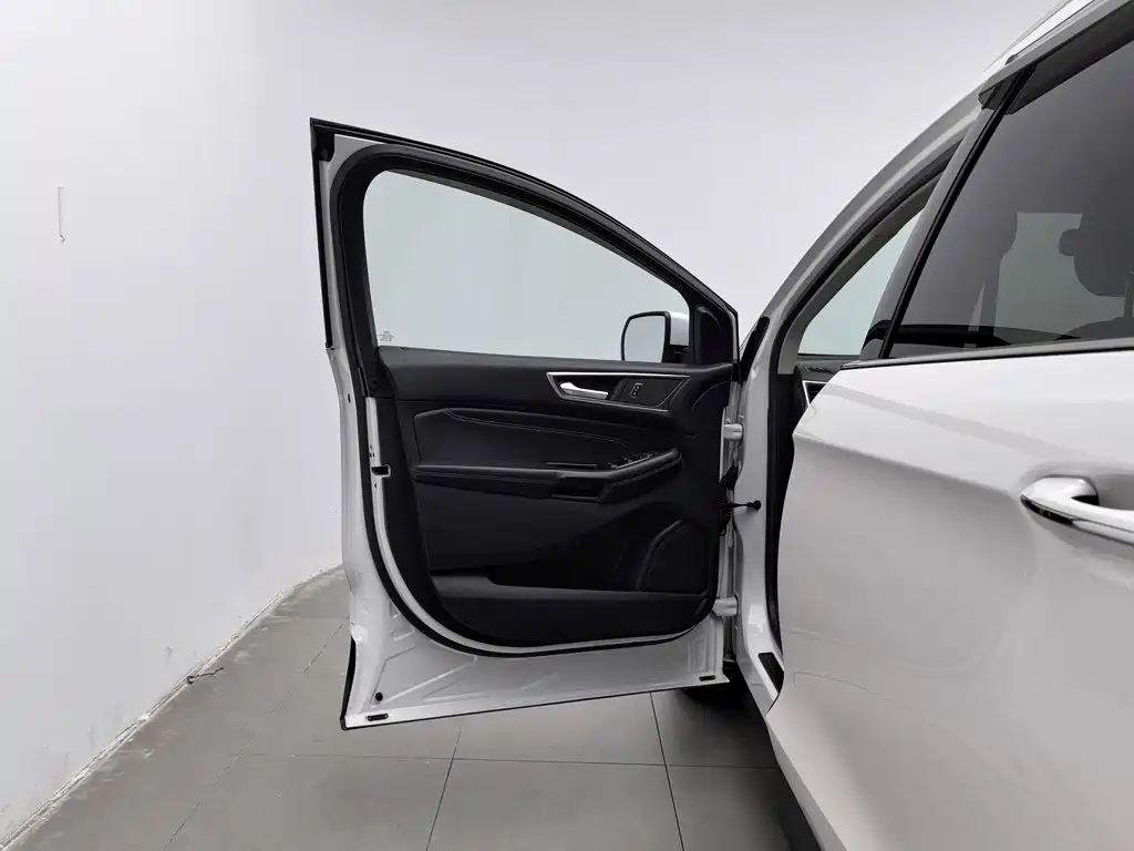 Ford Edge — миниатюра 8