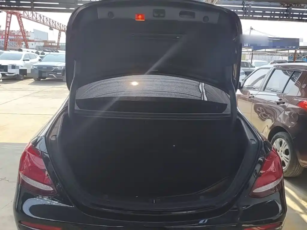Mercedes-Benz E-Class — миниатюра 19
