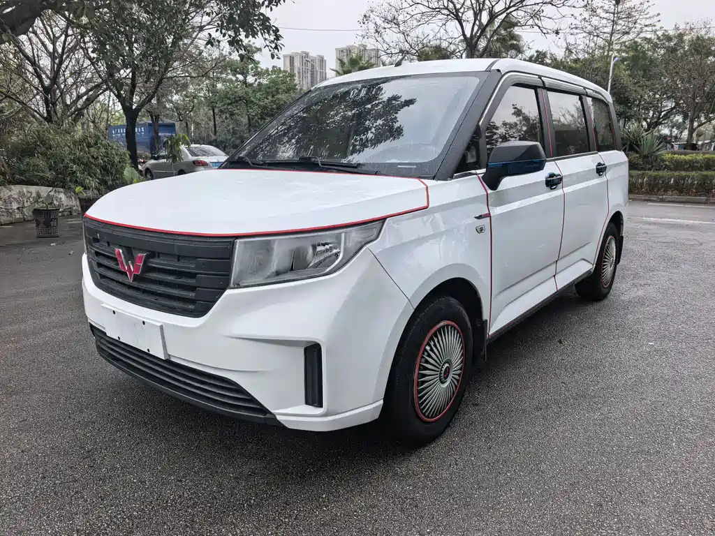 Wuling Hongguang PLUS 2022