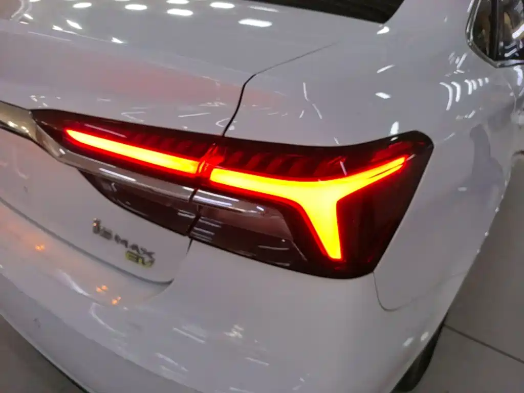 Roewe i6 MAX New Energy — миниатюра 8