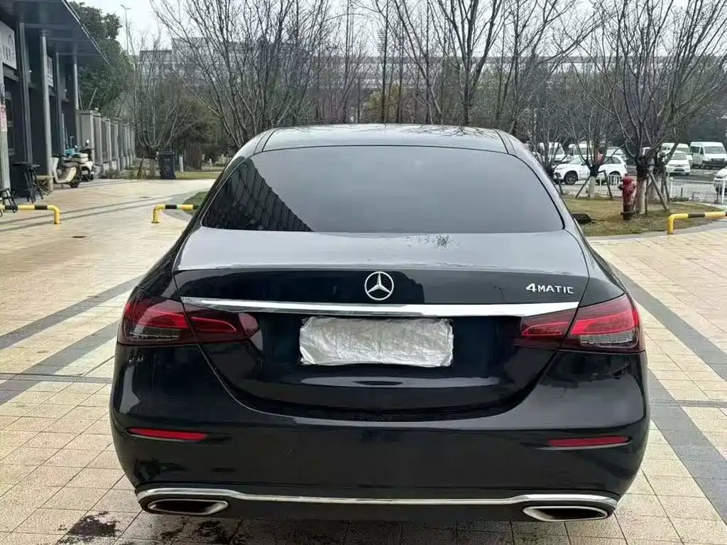 Mercedes-Benz E-Class — миниатюра 8