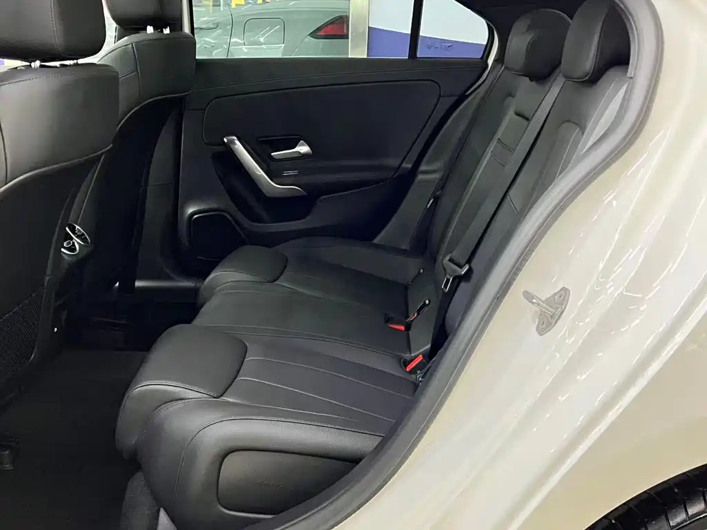 Mercedes-Benz A-Class — миниатюра 12