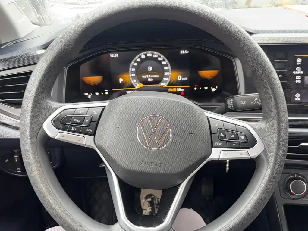 Volkswagen Lavida — миниатюра 3