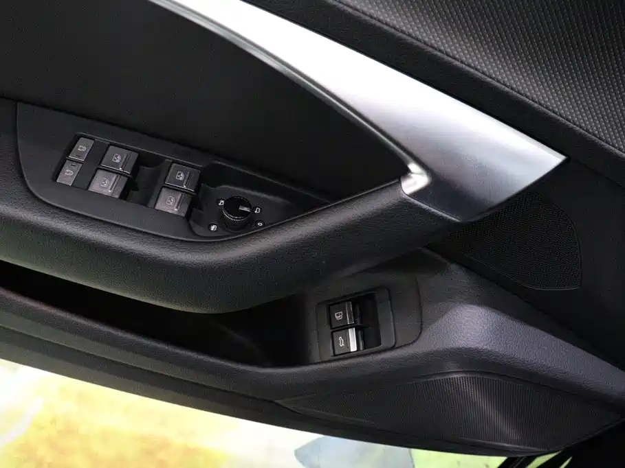 Audi A6L New Energy — миниатюра 19