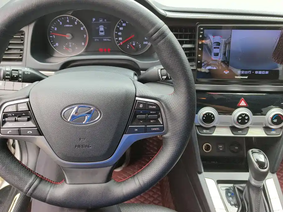 Hyundai Elantra — миниатюра 10