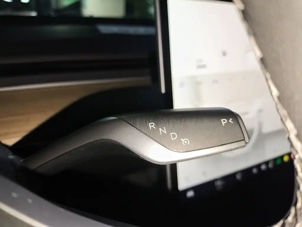 Tesla Model Y — миниатюра 14