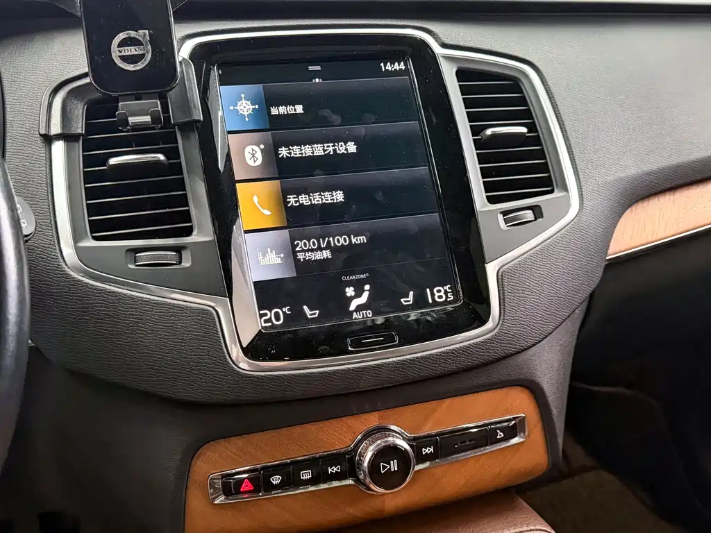 Volvo XC90 2022 — фото 16
