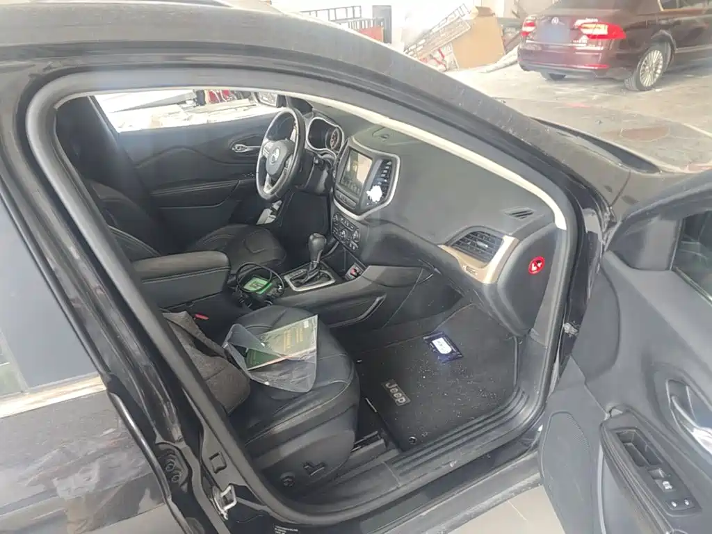 Jeep Cherokee — миниатюра 18