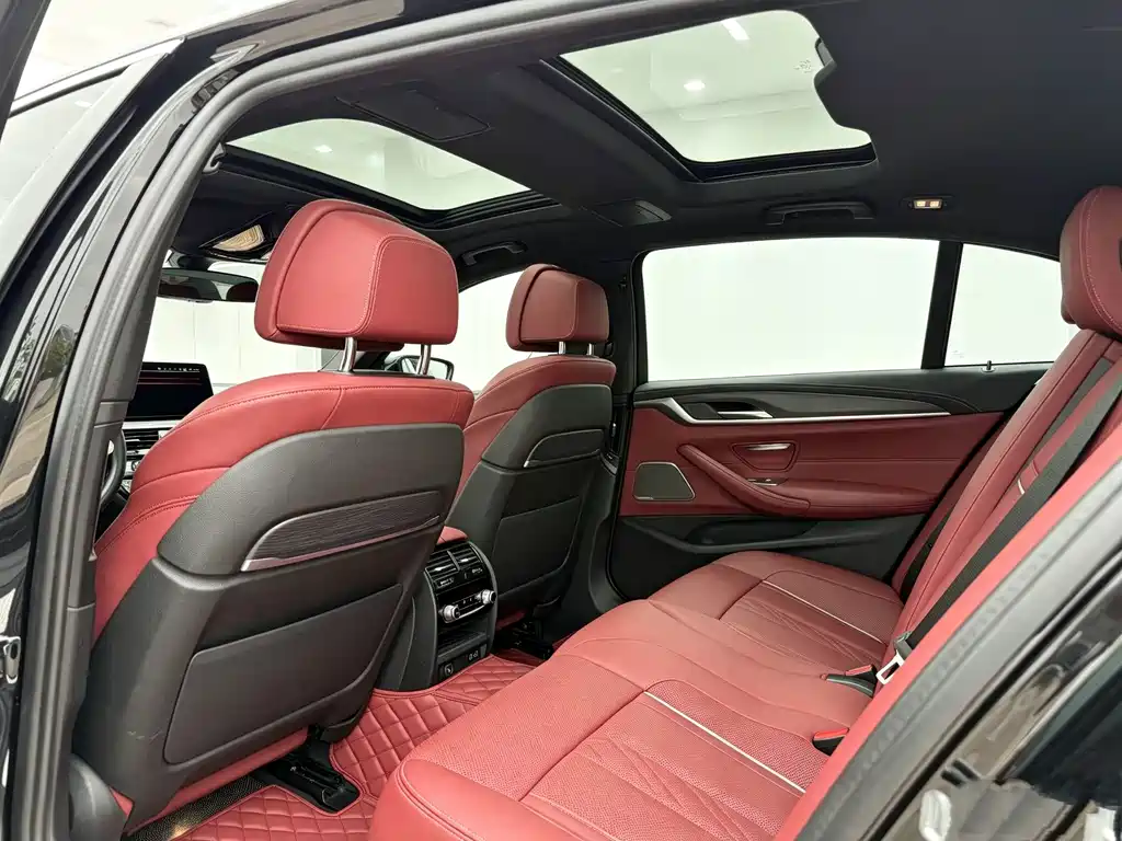 BMW 5 Series — миниатюра 4