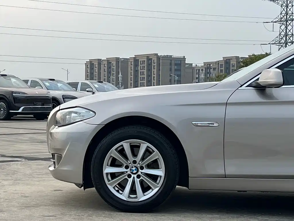 BMW 5 Series — миниатюра 5