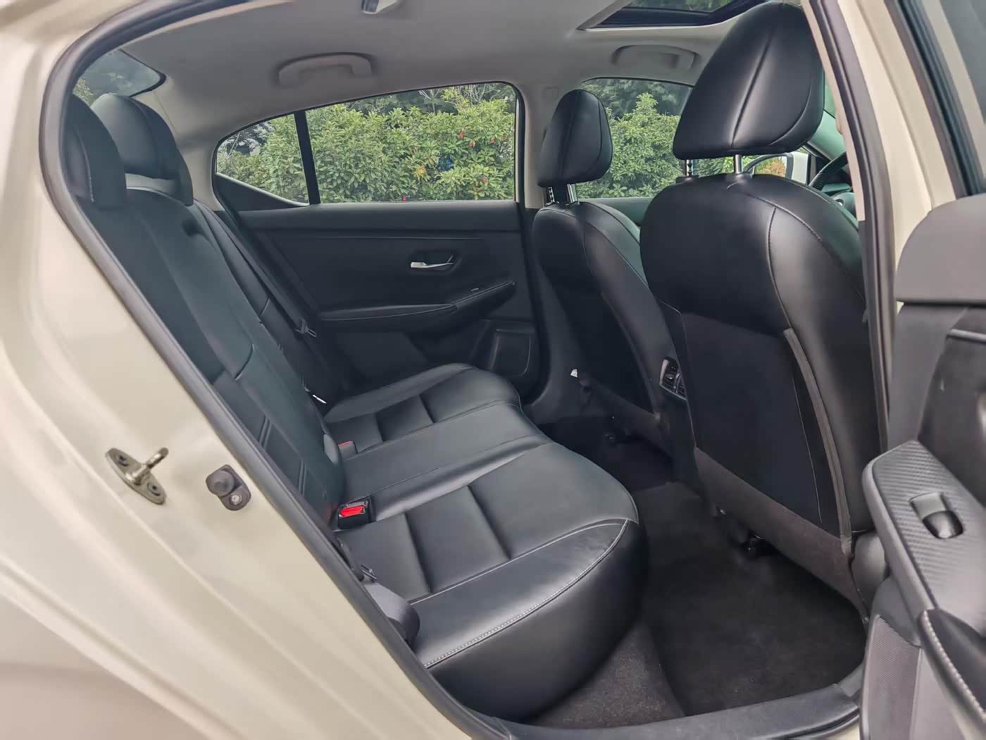 Nissan Sylphy 1.6 л 2023 г. Белый, пробег 20000 км