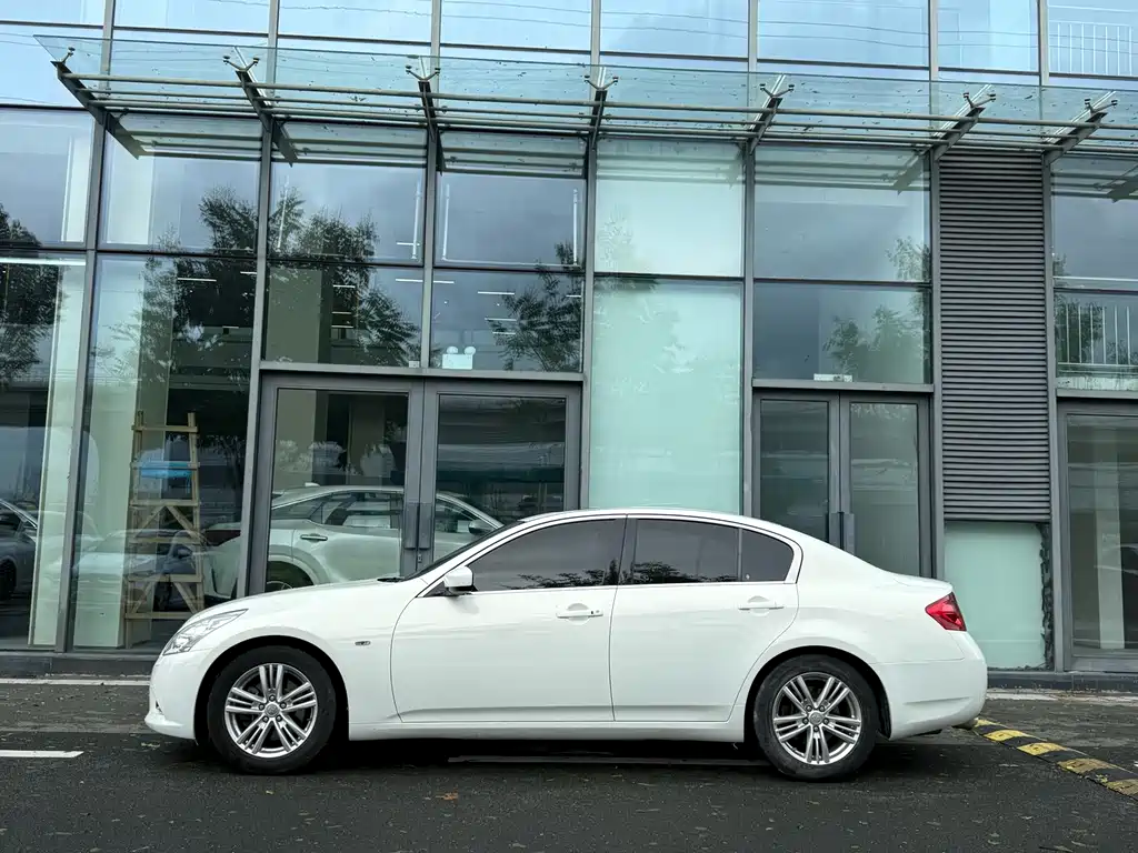 Infiniti G — миниатюра 5