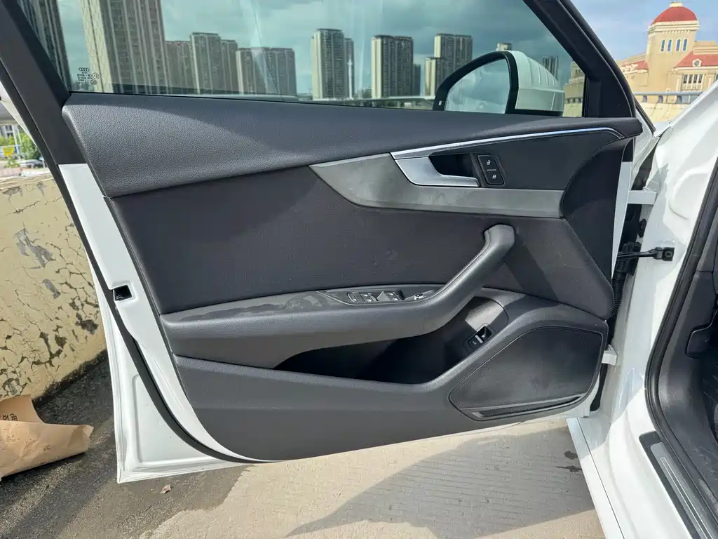 Audi A4L 2019 40 TFSI VI