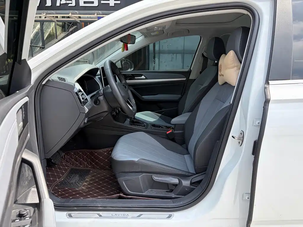 Volkswagen Lavida — миниатюра 4