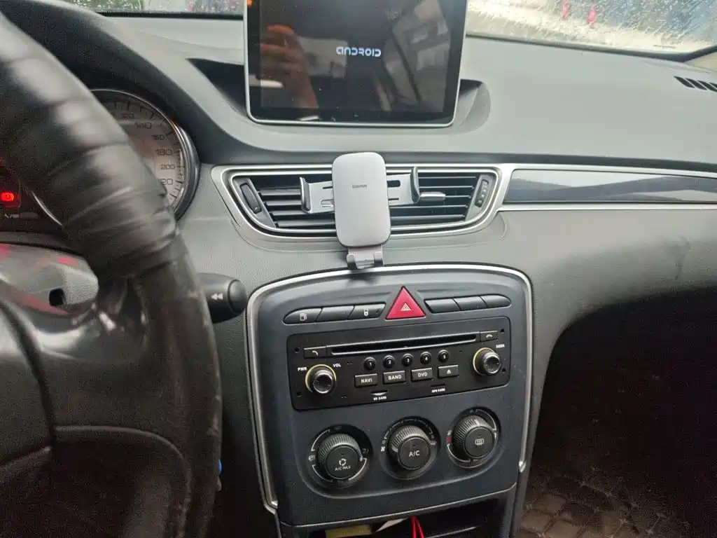 Peugeot 308 — миниатюра 6