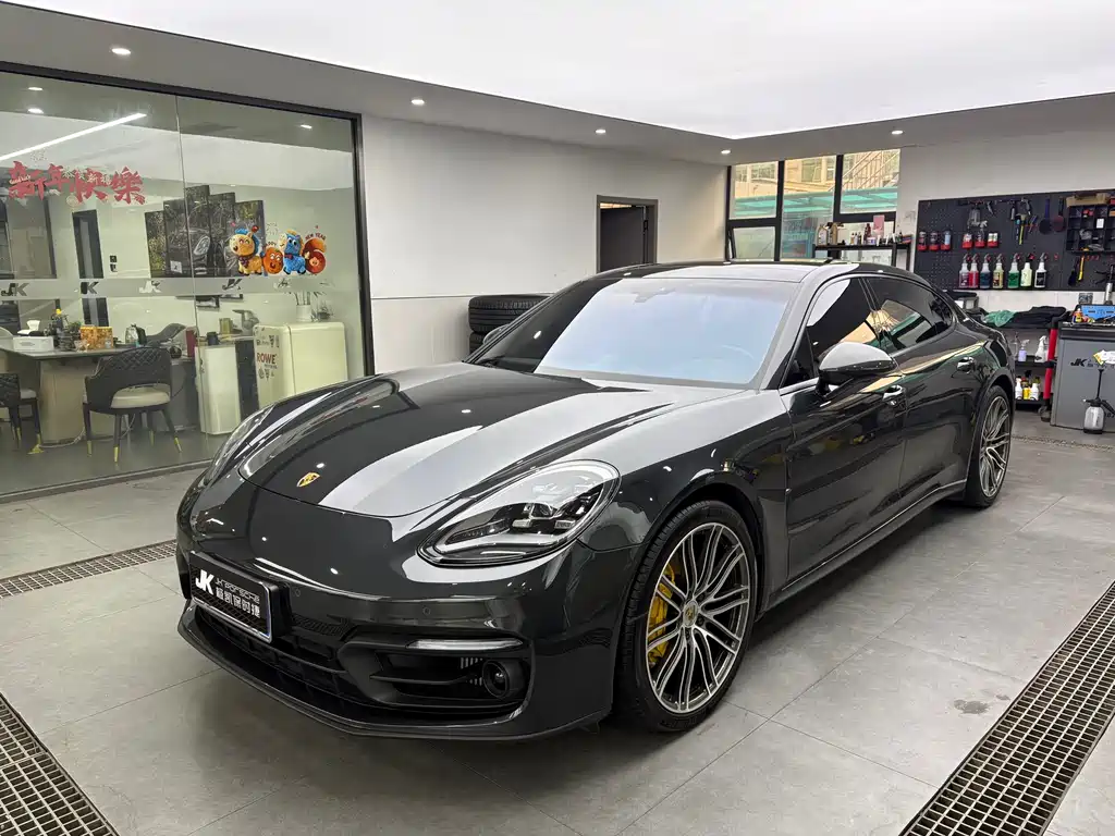 Porsche Panamera 2021