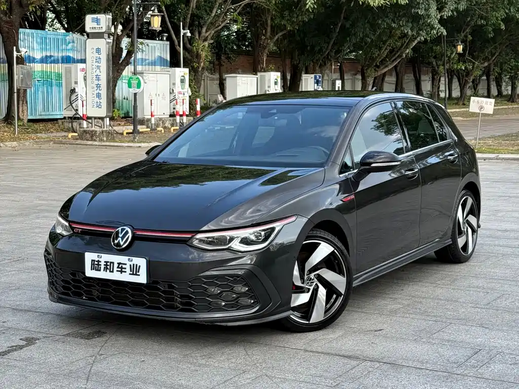 Volkswagen Golf GTI