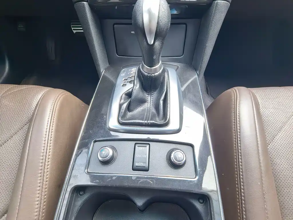Infiniti QX70 — миниатюра 8