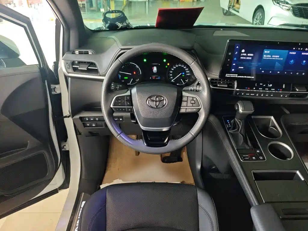 Toyota Sienna 2023 2.5L Luxury