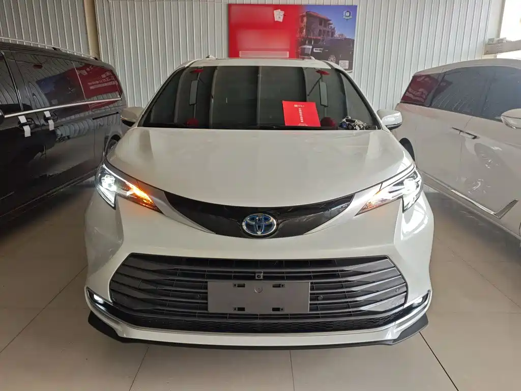 Toyota Sienna 2023 2.5L Luxury