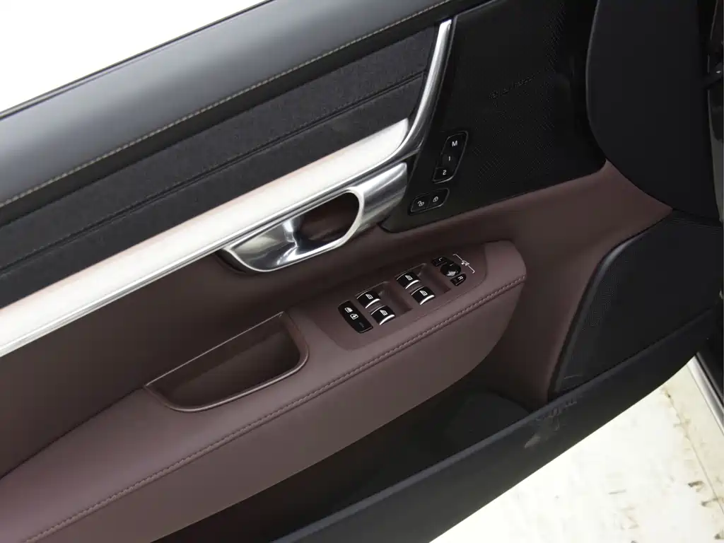Volvo S90 PHEV — миниатюра 15
