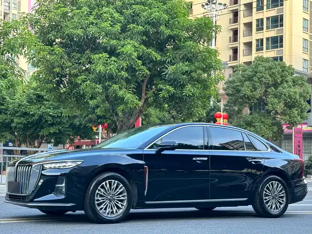RED FLAG HONGQI H5 2022