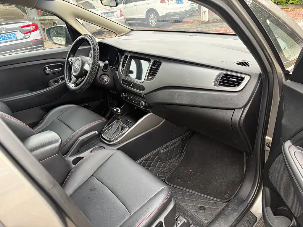 Kia Carens — миниатюра 8