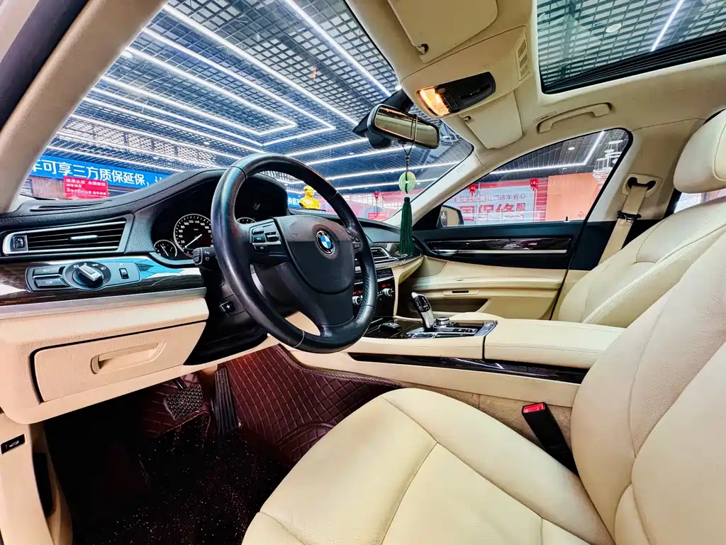 BMW 7 Series — миниатюра 9