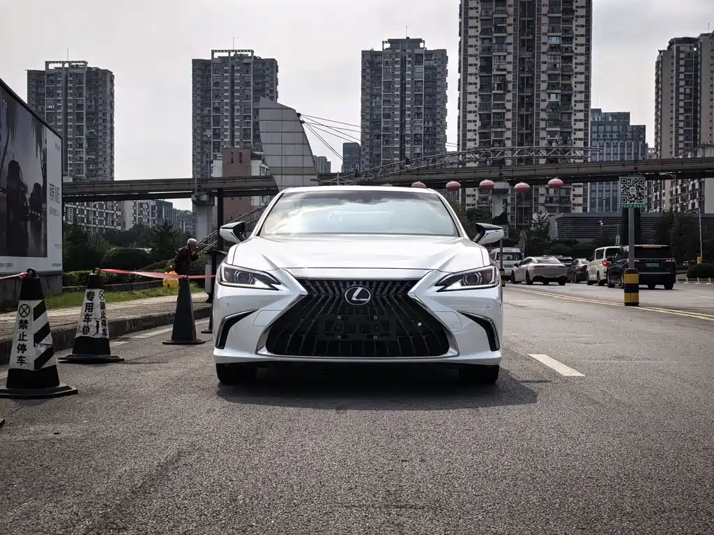 Lexus ES — миниатюра 4
