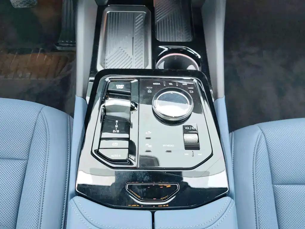 BMW i5 — миниатюра 11