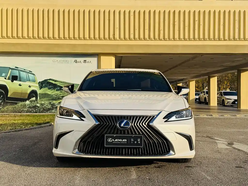 Lexus ES 2021 300h