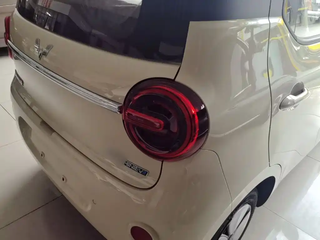 Wuling MINIEV — миниатюра 8