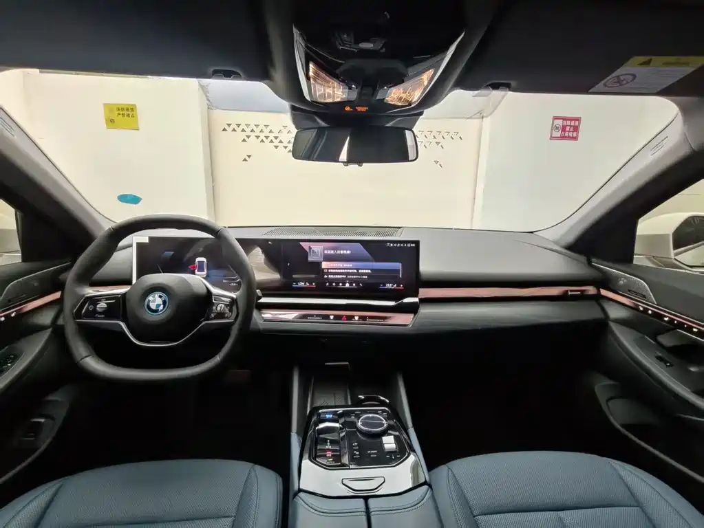 BMW i5 — миниатюра 10